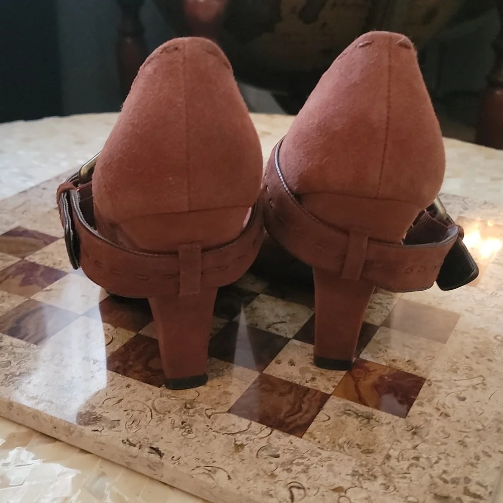 Vince Camuto - Picture 4 of 8